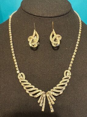 Boucher vintage necklace & earring set stunning rhinestone 18” clip on 1”